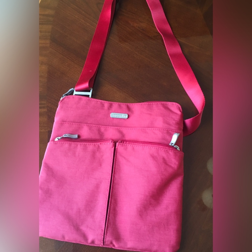 Baggallini Red Bag with gray lining, great for travel, many pockets